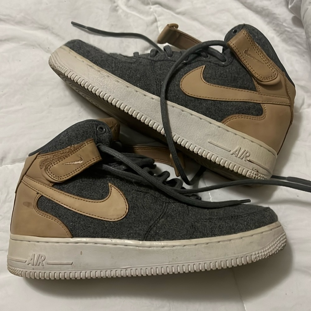 Nike Women’s Air Force 1 '07 Mid Leather Premium